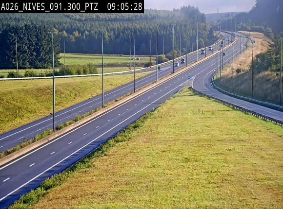 <h2>Webcam autoroute A26/E25 à hauteur de Vaux-sur-Sûre (Nives), à la jonction avec la N848 en direction de Liège - BK 91,3</h2>