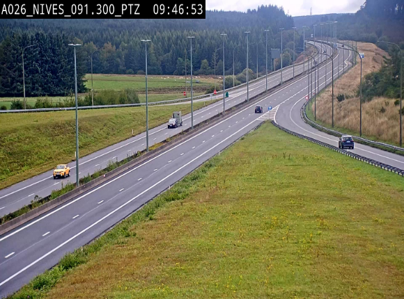 <h2>Webcam autoroute A26/E25 à hauteur de Vaux-sur-Sûre (Nives), à la jonction avec la N848 en direction de Liège - BK 91,3</h2>
