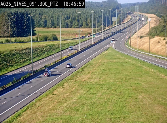 <h2>Webcam autoroute A26/E25 à hauteur de Vaux-sur-Sûre (Nives), à la jonction avec la N848 en direction de Liège - BK 91,3</h2>