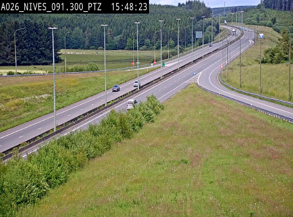 <h2>Webcam autoroute A26/E25 à hauteur de Vaux-sur-Sûre (Nives), à la jonction avec la N848 en direction de Liège - BK 91,3</h2>