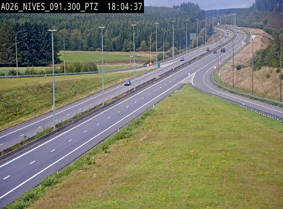 <h2>Webcam autoroute A26/E25 à hauteur de Vaux-sur-Sûre (Nives), à la jonction avec la N848 en direction de Liège - BK 91,3</h2>