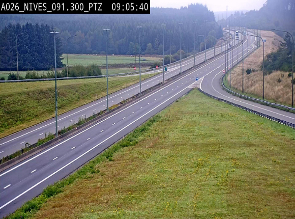 <h2>Webcam autoroute A26/E25 à hauteur de Vaux-sur-Sûre (Nives), à la jonction avec la N848 en direction de Liège - BK 91,3</h2>