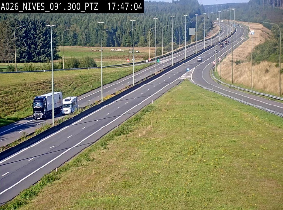 Webcam autoroute A26/E25 à hauteur de Vaux-sur-Sûre (Nives), à la jonction avec la N848 en direction de Liège - BK 91,3