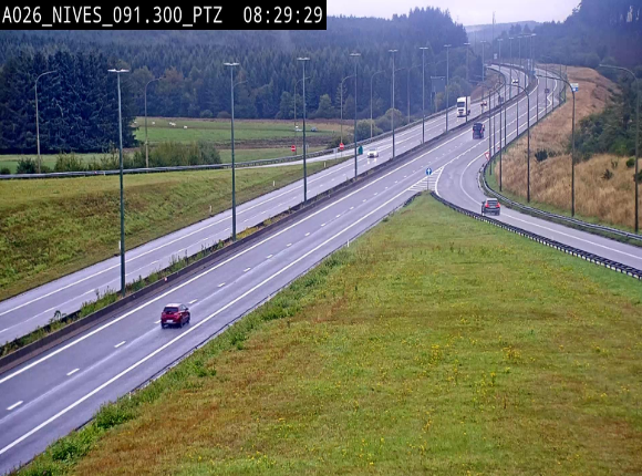 Webcam autoroute A26/E25 à hauteur de Vaux-sur-Sûre (Nives), à la jonction avec la N848 en direction de Liège - BK 91,3