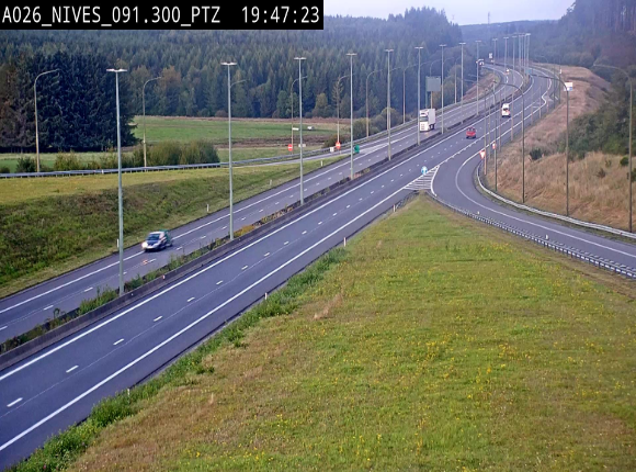 <h2>Webcam autoroute A26/E25 à hauteur de Vaux-sur-Sûre (Nives), à la jonction avec la N848 en direction de Liège - BK 91,3</h2>