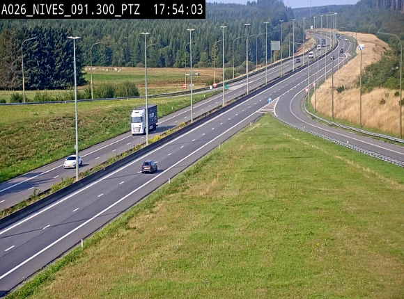 <h2>Webcam autoroute A26/E25 à hauteur de Vaux-sur-Sûre (Nives), à la jonction avec la N848 en direction de Liège - BK 91,3</h2>
