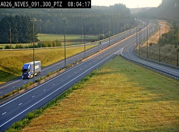 <h2>Webcam autoroute A26/E25 à hauteur de Vaux-sur-Sûre (Nives), à la jonction avec la N848 en direction de Liège - BK 91,3</h2>
