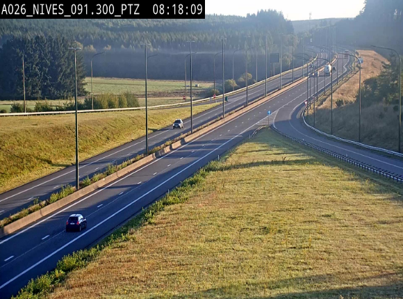 <h2>Webcam autoroute A26/E25 à hauteur de Vaux-sur-Sûre (Nives), à la jonction avec la N848 en direction de Liège - BK 91,3</h2>