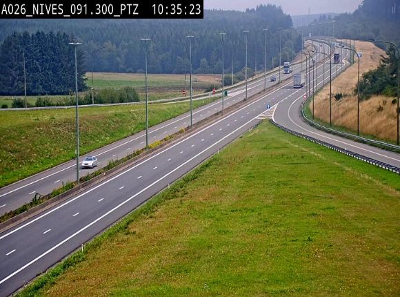 <h2>Webcam autoroute A26/E25 à hauteur de Vaux-sur-Sûre (Nives), à la jonction avec la N848 en direction de Liège - BK 91,3</h2>