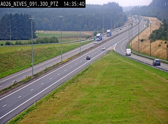 <h2>Webcam autoroute A26/E25 à hauteur de Vaux-sur-Sûre (Nives), à la jonction avec la N848 en direction de Liège - BK 91,3</h2>