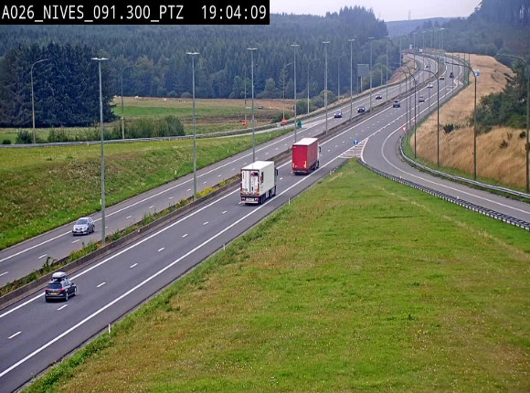 <h2>Webcam autoroute A26/E25 à hauteur de Vaux-sur-Sûre (Nives), à la jonction avec la N848 en direction de Liège - BK 91,3</h2>