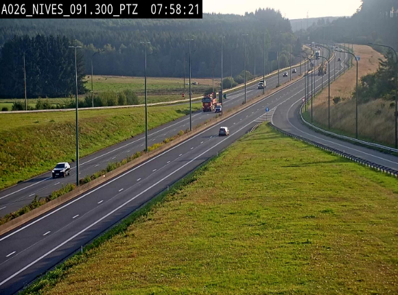 <h2>Webcam autoroute A26/E25 à hauteur de Vaux-sur-Sûre (Nives), à la jonction avec la N848 en direction de Liège - BK 91,3</h2>