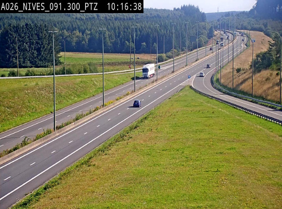 <h2>Webcam autoroute A26/E25 à hauteur de Vaux-sur-Sûre (Nives), à la jonction avec la N848 en direction de Liège - BK 91,3</h2>