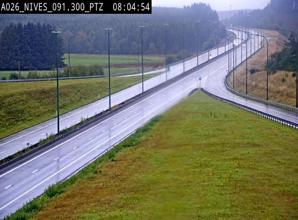 Webcam autoroute A26/E25 à hauteur de Vaux-sur-Sûre (Nives), à la jonction avec la N848 en direction de Liège - BK 91,3