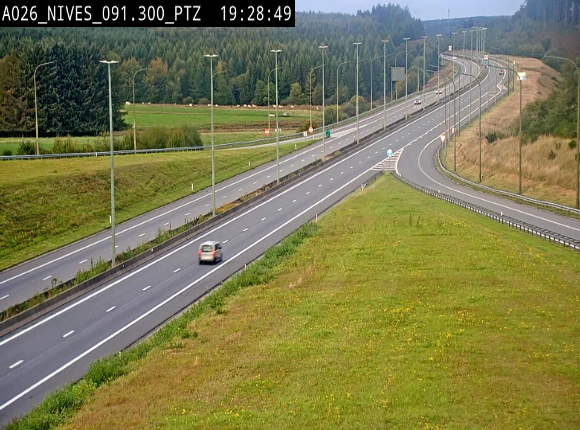 <h2>Webcam autoroute A26/E25 à hauteur de Vaux-sur-Sûre (Nives), à la jonction avec la N848 en direction de Liège - BK 91,3</h2>