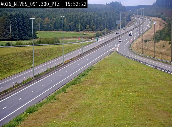 <h2>Webcam autoroute A26/E25 à hauteur de Vaux-sur-Sûre (Nives), à la jonction avec la N848 en direction de Liège - BK 91,3</h2>