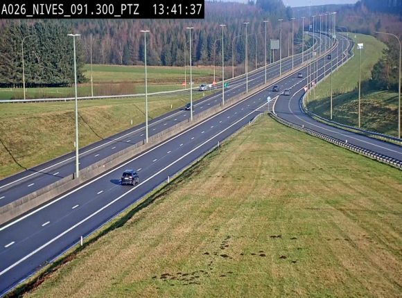 <h2>Webcam autoroute A26/E25 à hauteur de Vaux-sur-Sûre (Nives), à la jonction avec la N848 en direction de Liège - BK 91,3</h2>