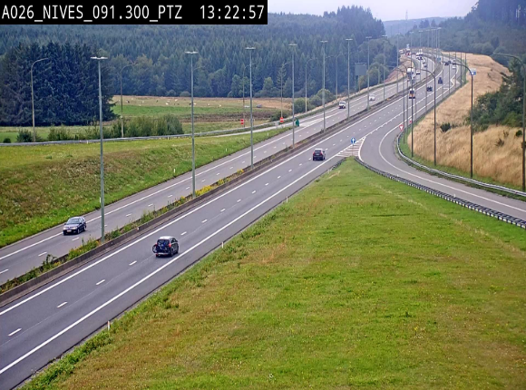 <h2>Webcam autoroute A26/E25 à hauteur de Vaux-sur-Sûre (Nives), à la jonction avec la N848 en direction de Liège - BK 91,3</h2>