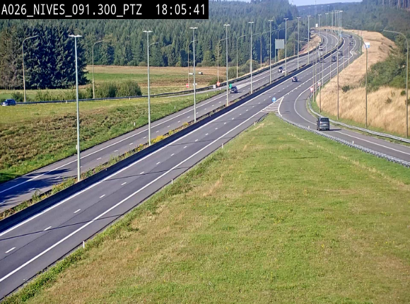 <h2>Webcam autoroute A26/E25 à hauteur de Vaux-sur-Sûre (Nives), à la jonction avec la N848 en direction de Liège - BK 91,3</h2>