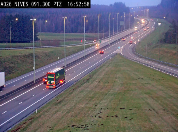 <h2>Webcam autoroute A26/E25 à hauteur de Vaux-sur-Sûre (Nives), à la jonction avec la N848 en direction de Liège - BK 91,3</h2>