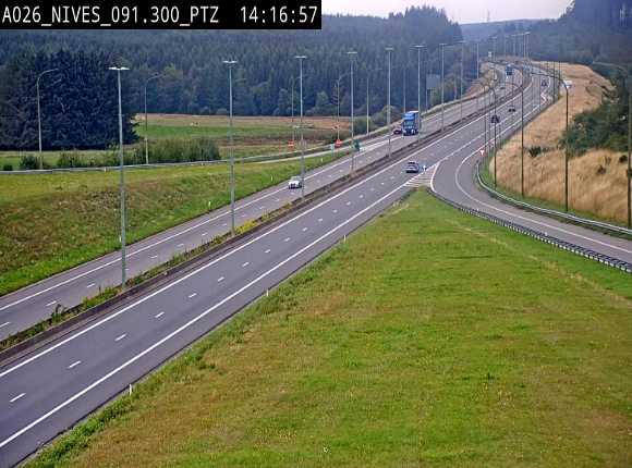 <h2>Webcam autoroute A26/E25 à hauteur de Vaux-sur-Sûre (Nives), à la jonction avec la N848 en direction de Liège - BK 91,3</h2>