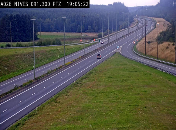<h2>Webcam autoroute A26/E25 à hauteur de Vaux-sur-Sûre (Nives), à la jonction avec la N848 en direction de Liège - BK 91,3</h2>