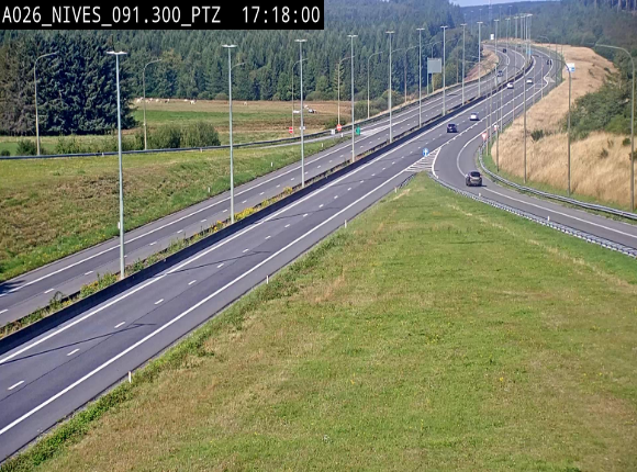 <h2>Webcam autoroute A26/E25 à hauteur de Vaux-sur-Sûre (Nives), à la jonction avec la N848 en direction de Liège - BK 91,3</h2>