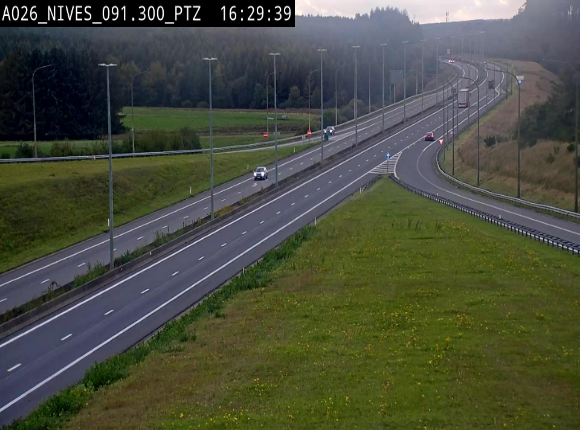 <h2>Webcam autoroute A26/E25 à hauteur de Vaux-sur-Sûre (Nives), à la jonction avec la N848 en direction de Liège - BK 91,3</h2>
