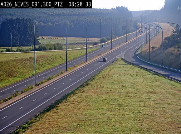 <h2>Webcam autoroute A26/E25 à hauteur de Vaux-sur-Sûre (Nives), à la jonction avec la N848 en direction de Liège - BK 91,3</h2>