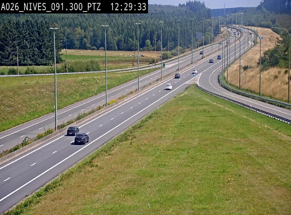 <h2>Webcam autoroute A26/E25 à hauteur de Vaux-sur-Sûre (Nives), à la jonction avec la N848 en direction de Liège - BK 91,3</h2>