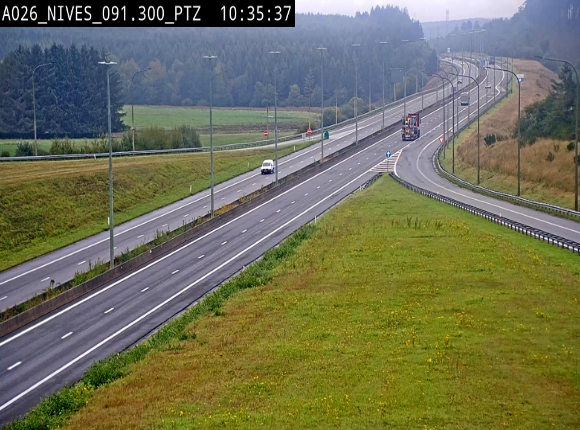 <h2>Webcam autoroute A26/E25 à hauteur de Vaux-sur-Sûre (Nives), à la jonction avec la N848 en direction de Liège - BK 91,3</h2>