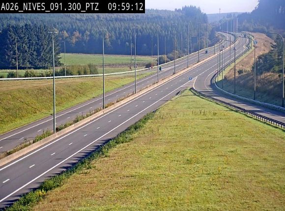 <h2>Webcam autoroute A26/E25 à hauteur de Vaux-sur-Sûre (Nives), à la jonction avec la N848 en direction de Liège - BK 91,3</h2>