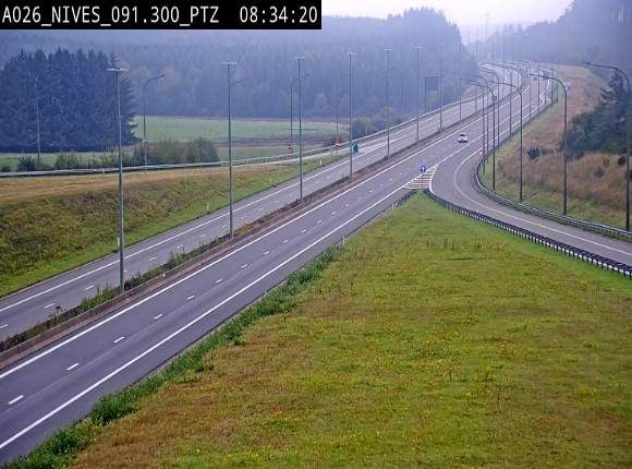 <h2>Webcam autoroute A26/E25 à hauteur de Vaux-sur-Sûre (Nives), à la jonction avec la N848 en direction de Liège - BK 91,3</h2>