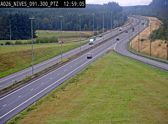 <h2>Webcam autoroute A26/E25 à hauteur de Vaux-sur-Sûre (Nives), à la jonction avec la N848 en direction de Liège - BK 91,3</h2>