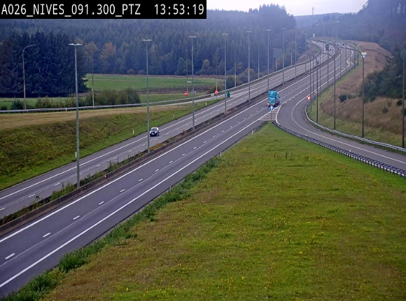 <h2>Webcam autoroute A26/E25 à hauteur de Vaux-sur-Sûre (Nives), à la jonction avec la N848 en direction de Liège - BK 91,3</h2>