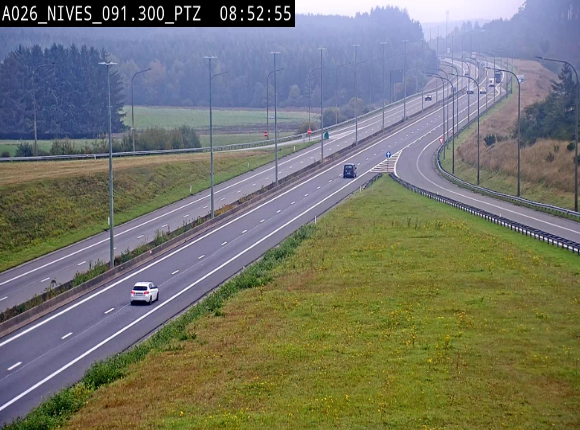 <h2>Webcam autoroute A26/E25 à hauteur de Vaux-sur-Sûre (Nives), à la jonction avec la N848 en direction de Liège - BK 91,3</h2>