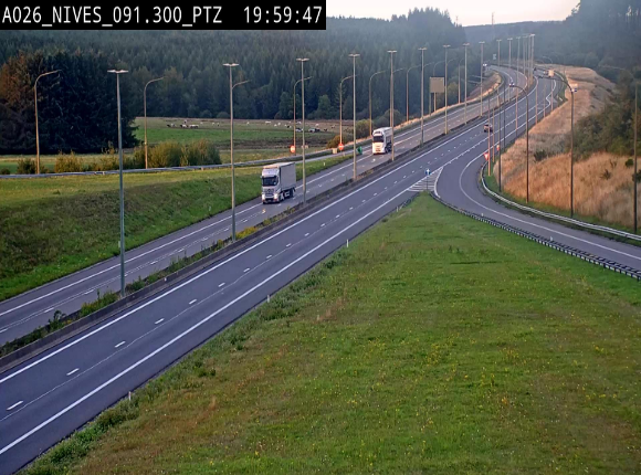 <h2>Webcam autoroute A26/E25 à hauteur de Vaux-sur-Sûre (Nives), à la jonction avec la N848 en direction de Liège - BK 91,3</h2>