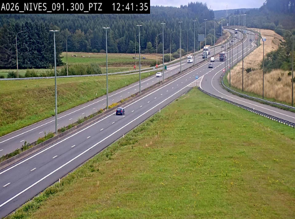 <h2>Webcam autoroute A26/E25 à hauteur de Vaux-sur-Sûre (Nives), à la jonction avec la N848 en direction de Liège - BK 91,3</h2>