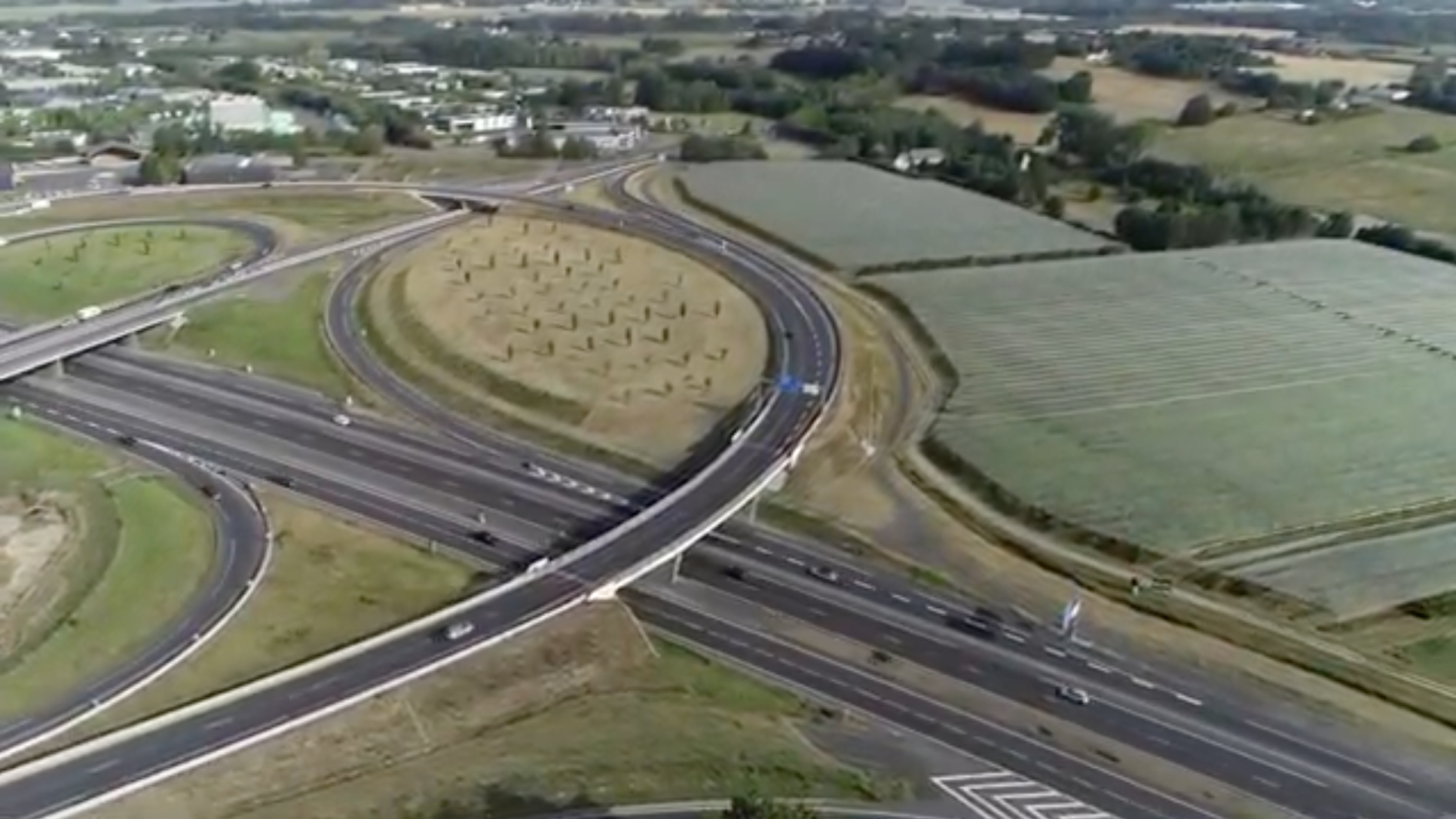 Drone info trafic sur l'A11 à hauteur d'Angers à la hauteur de la jonction avec l'autoroute A87
