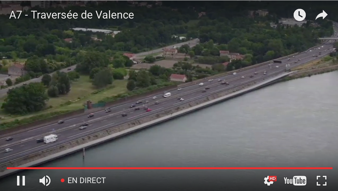 Vue en direct avec un drône de la traversée de Valence sur l'autoroute A7