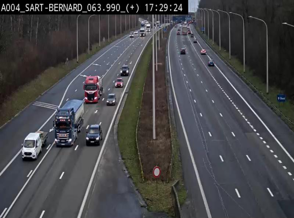 <h2>Webcam sur l'E411 à hauteur de la jonction avec la N4 à la sortie de Namur. Vue orientée vers Luxembourg</h2>