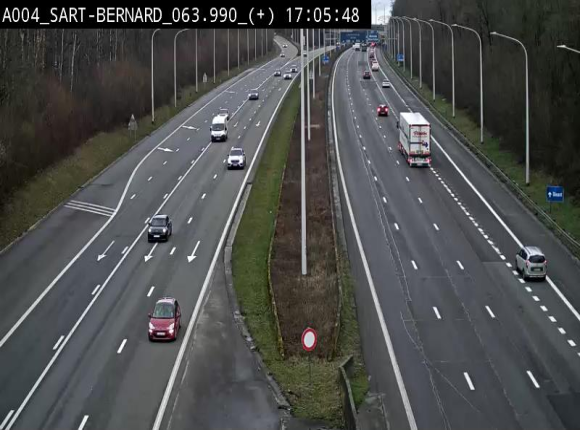<h2>Webcam sur l'E411 à hauteur de la jonction avec la N4 à la sortie de Namur. Vue orientée vers Luxembourg</h2>