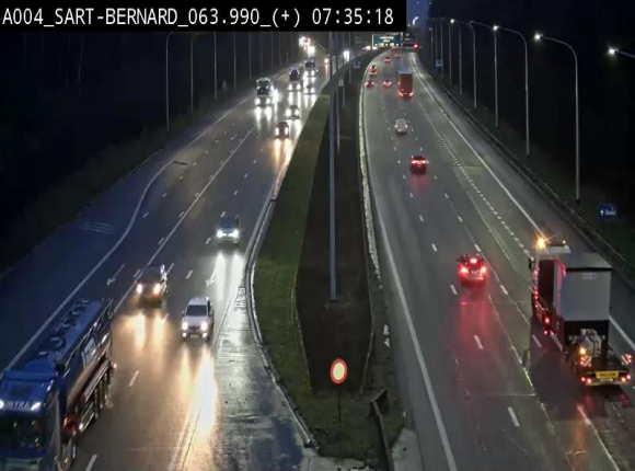 <h2>Webcam sur l'E411 à hauteur de la jonction avec la N4 à la sortie de Namur. Vue orientée vers Luxembourg</h2>