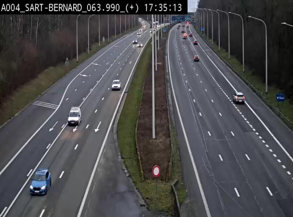 <h2>Webcam sur l'E411 à hauteur de la jonction avec la N4 à la sortie de Namur. Vue orientée vers Luxembourg</h2>