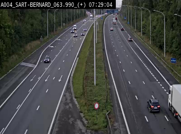 <h2>Webcam sur l'E411 à hauteur de la jonction avec la N4 à la sortie de Namur. Vue orientée vers Luxembourg</h2>