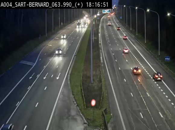 Webcam sur l'E411 à hauteur de la jonction avec la N4 à la sortie de Namur. Vue orientée vers Luxembourg