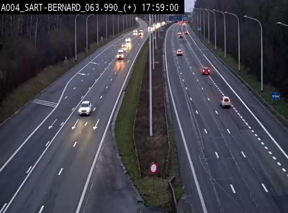 Webcam sur l'E411 à hauteur de la jonction avec la N4 à la sortie de Namur. Vue orientée vers Luxembourg