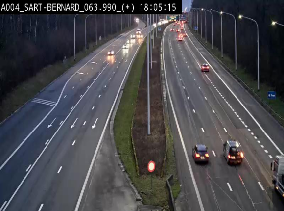 <h2>Webcam sur l'E411 à hauteur de la jonction avec la N4 à la sortie de Namur. Vue orientée vers Luxembourg</h2>