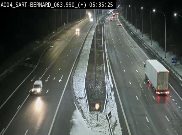 <h2>Webcam sur l'E411 à hauteur de la jonction avec la N4 à la sortie de Namur. Vue orientée vers Luxembourg</h2>