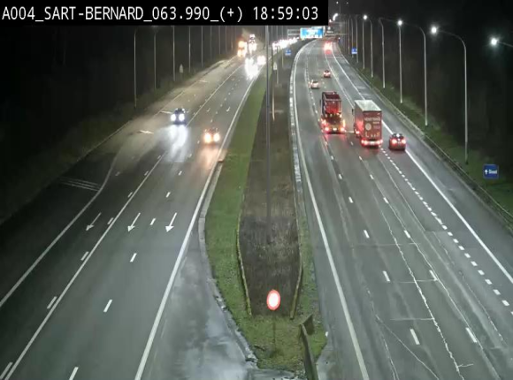 <h2>Webcam sur l'E411 à hauteur de la jonction avec la N4 à la sortie de Namur. Vue orientée vers Luxembourg</h2>